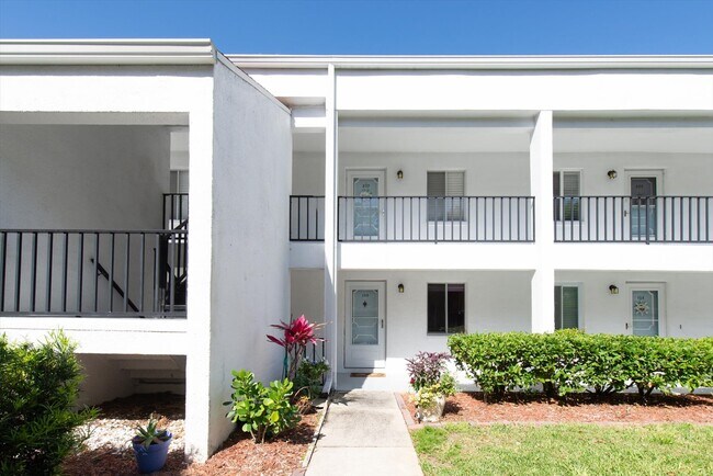 Photo - 2060 Marilyn St