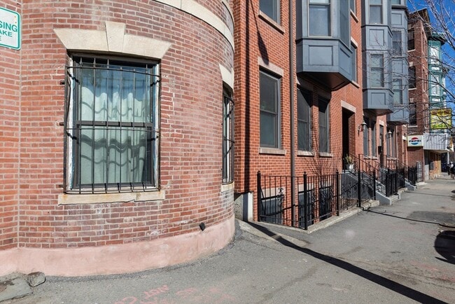 Photo - 877 Harrison Ave
