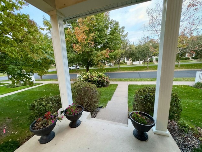 Building Photo - 10006 Pincherry Ln