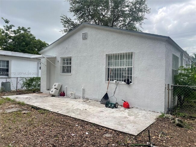 24 NE 169th St