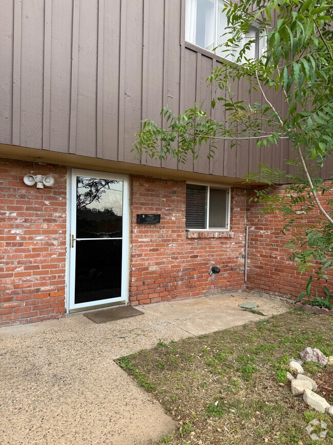 Building Photo - 3000 W Illinois Ave Rental