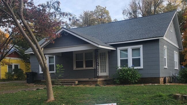Building Photo - 806 Ewing Blvd Rental