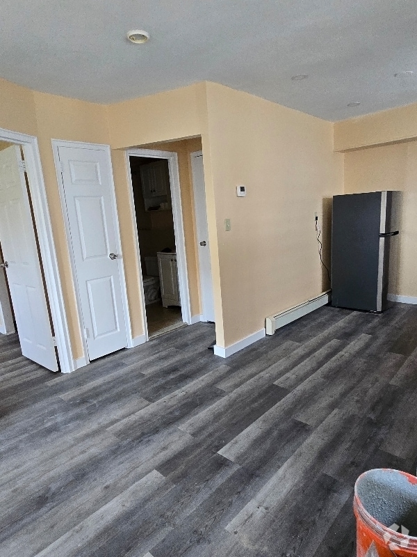 Building Photo - 69-23 De Costa Ave Rental