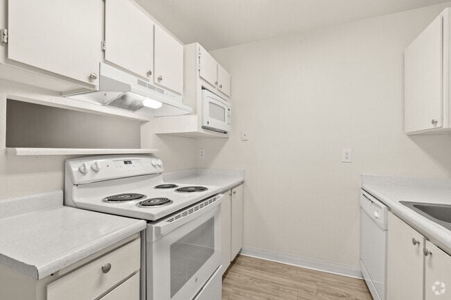2BR, 2BA - 950SF - Kitchen