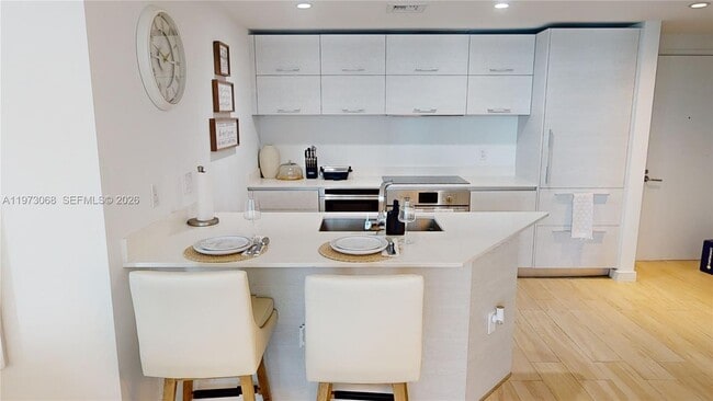 Photo - 1300 S Miami Ave Unidad 3309