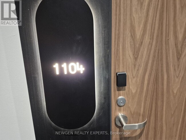 Photo - 25 Wellington St S Unit 1104