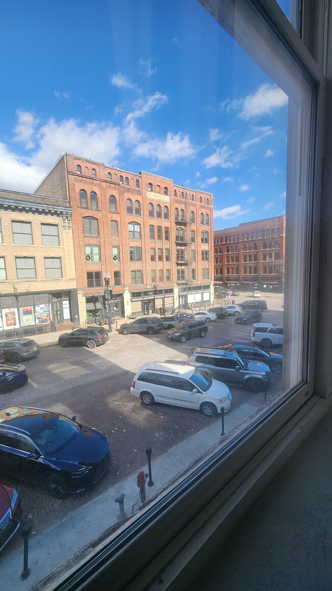 Building Photo - 1211 Howard St Unit 302