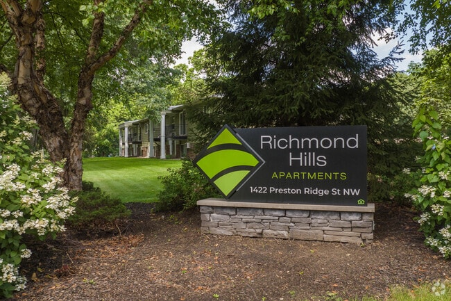 Photo - Richmond Hills Apartments