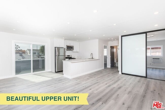 Building Photo - 3872 Bentley Ave Unit B