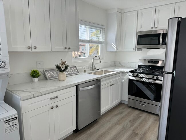 Photo - Hurlbut Unit 8564