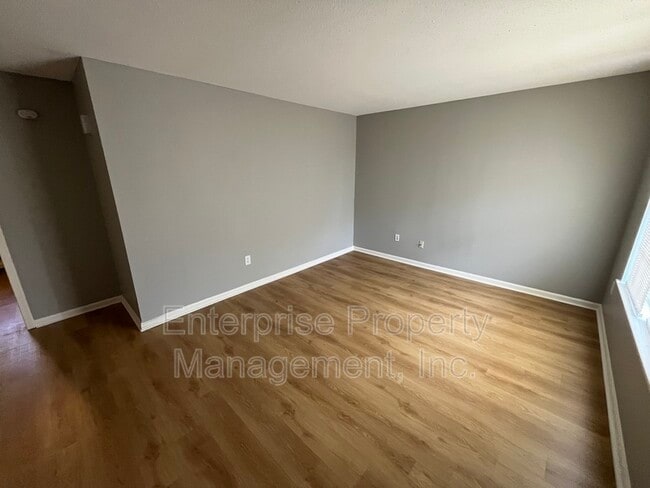 Photo - 2452 Chattering Ln