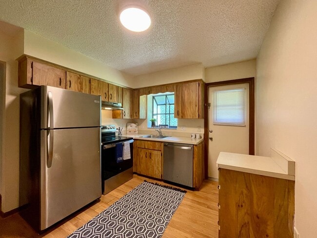 Building Photo - The Vanda Apartments | 1 & 2 Bedroom Apart...