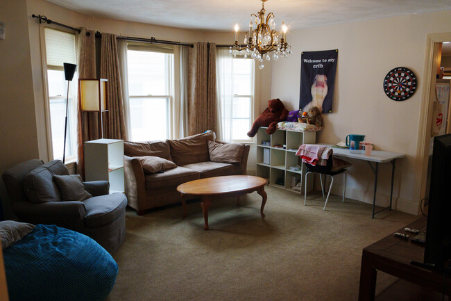 Building Photo - 11 Bowdoin St Unit 2
