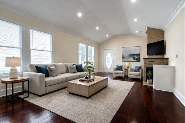 Photo - 202 Maurice St