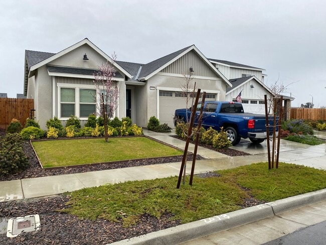 Building Photo - Wow in Northwest Hanford Rental