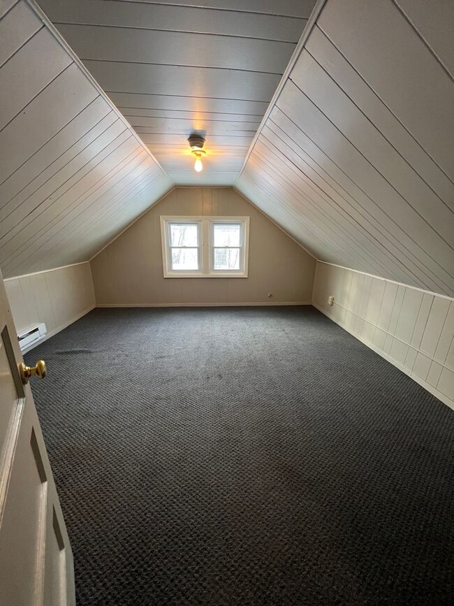 Building Photo - THR -03- Galesville Unit Upper Rental