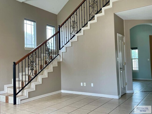 367 E Silver Creek