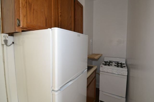 2849 N Burling Unit 103