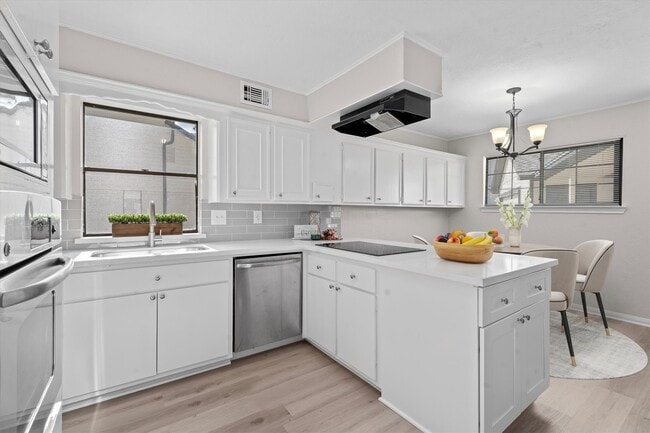 Photo - 16015 Southampton Dr