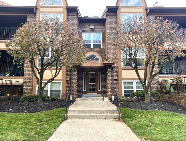 Building Exterior - 2103 Woodbox Ln Condo Unit A