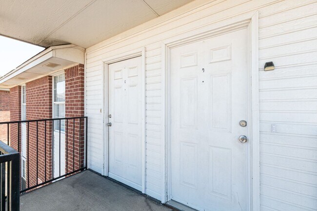 Photo - RENT REDUCTION - AVAILABLE NOW! Unit 5904 Greengate Drive -  D