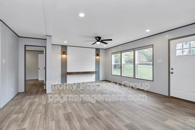 Photo - 112 Maudie Ln