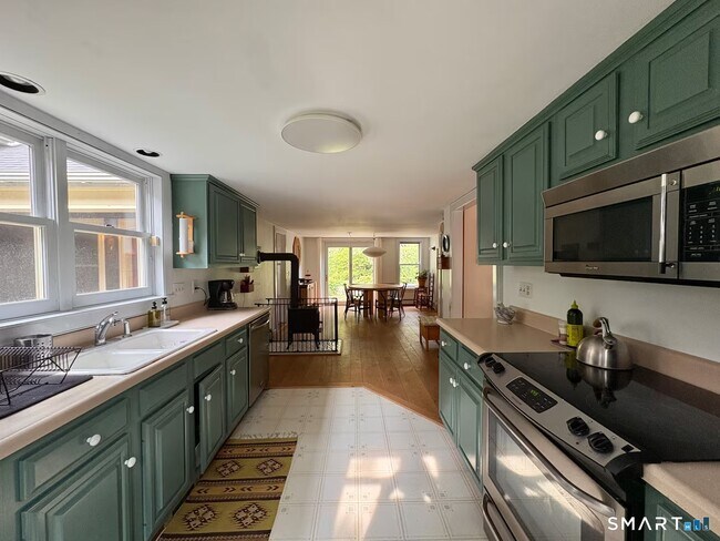 Photo - 895 Tolland Stage Rd