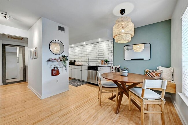 Photo - 2200 Dickson Dr Condo Unit 131