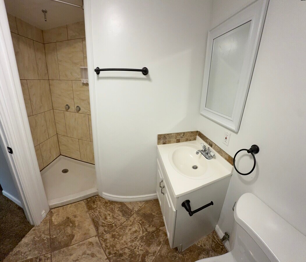 Photo - 370.5 H St