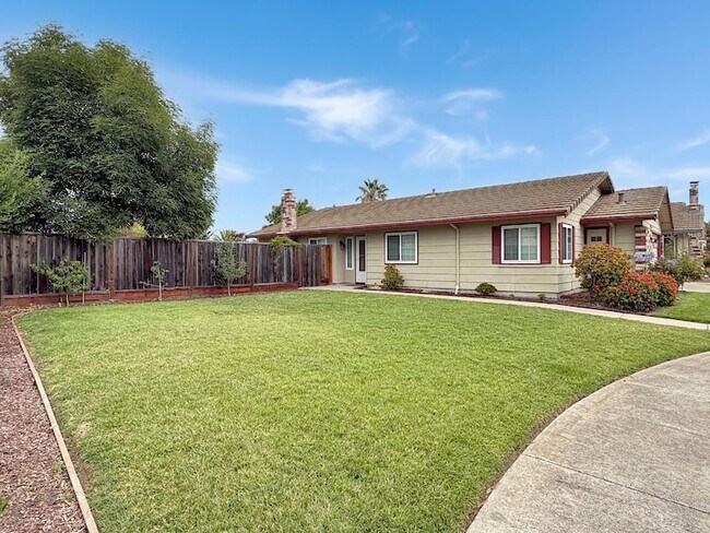 Photo - 5935 Woodbine Pl