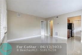 Building Photo - 204 NE 10th Ave Unit C Rental