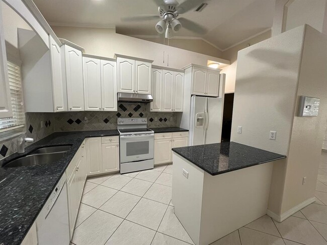 Photo - 1052 S Hartsdale St