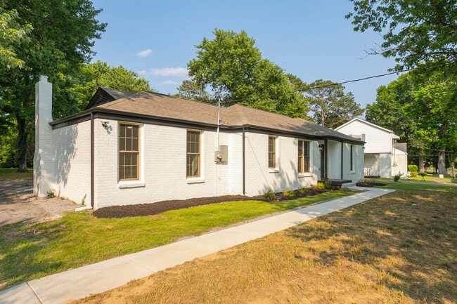 Photo - 1229 Berwick Trail