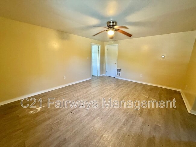 Photo - 2580 Pitcairn Rd