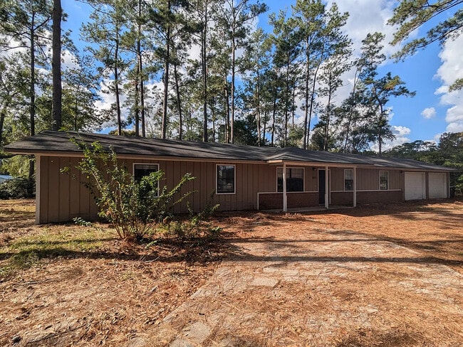 Building Photo - 209 School House Rd