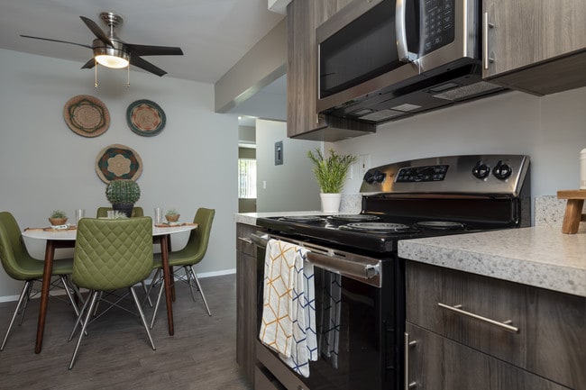 2 BR, 1 BA - 850 SF, Renovated - Ann Arbor Woods