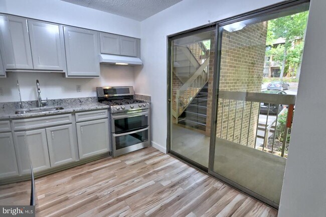 Photo - 1580 Moorings Dr Unidad 11B