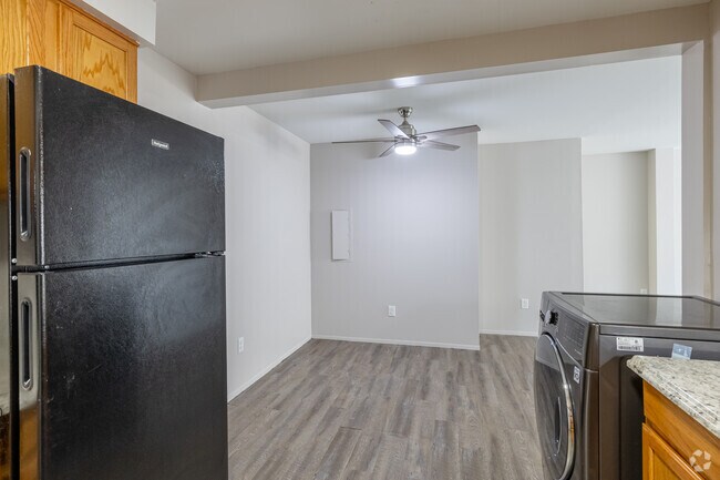 1BR, 1BA - 744SF - Upgrade with in unit laundry