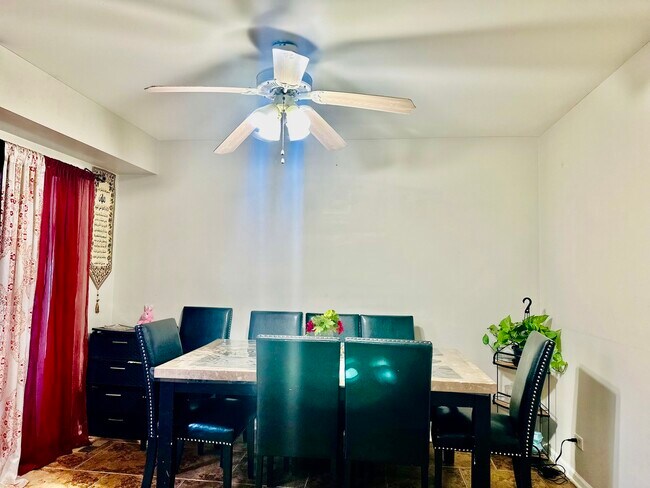 Photo - 225 Port Royal Cir