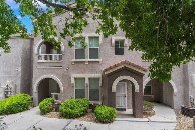 Stylish Condo with Modern Touches! - Stylish Condo with Modern Touches!
