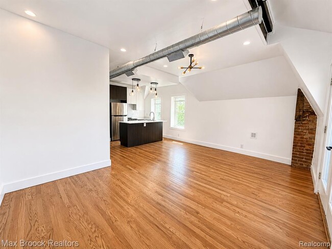 Photo - 3143 Trumbull Unit 301