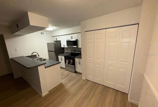 5313 Summerlin Rd