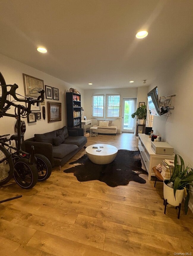 Building Photo - 55 Monroe Blvd Unit 2S