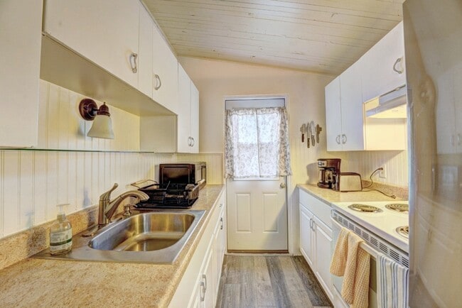 Photo - 1630 Maple Ct