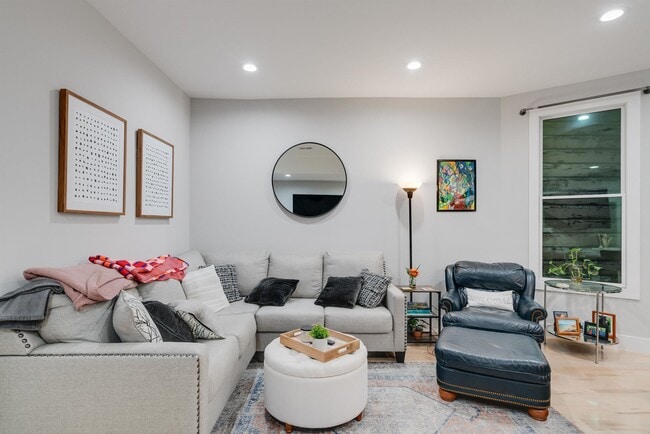 Building Photo - 287 Webster Ave Unit 2