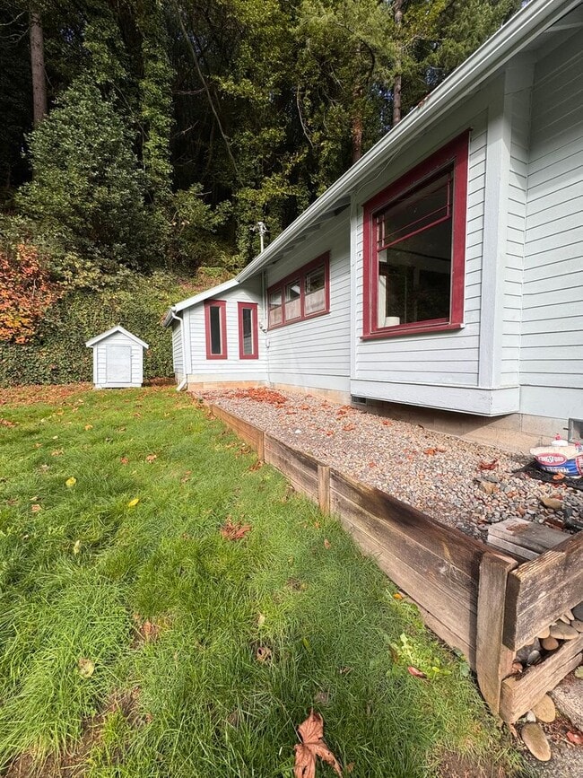 Photo - YOUR PACIFIC NORTHWEST RETREAT AWAITS! AV CHARGING STATION, GORGEOUS VIEWS, PRIVACY AND MORE!