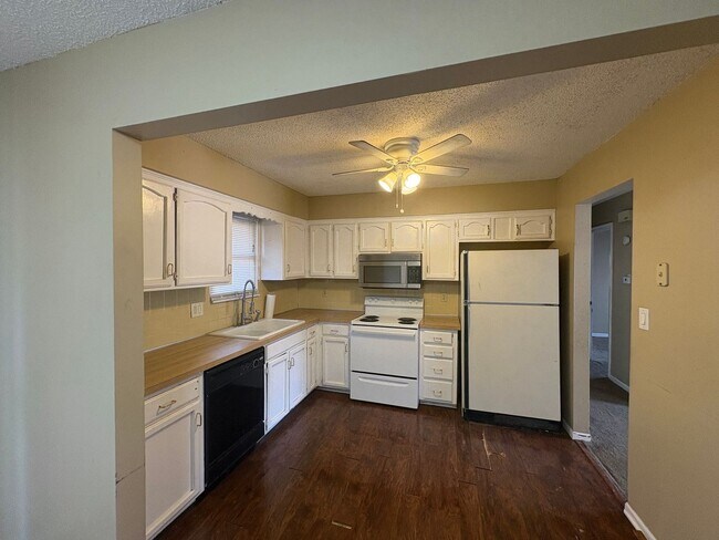 Photo - 1120 NE 9th St