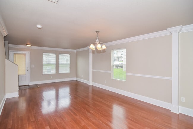 Photo - 134 Whitestone Dr NE