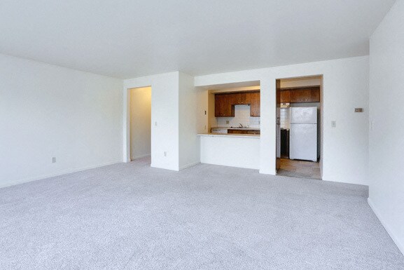 Dining Area - Breakfast Bar