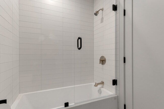Photo - 148 W 9th St